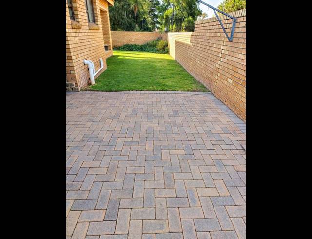 3 BEDROOM APARTMENT FOR SALE IN VAALPARK